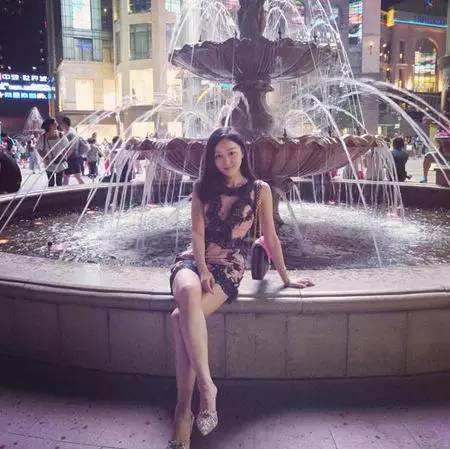 校花与马龙8年“地下情“，2人先生子后领证，网友：顺序不对