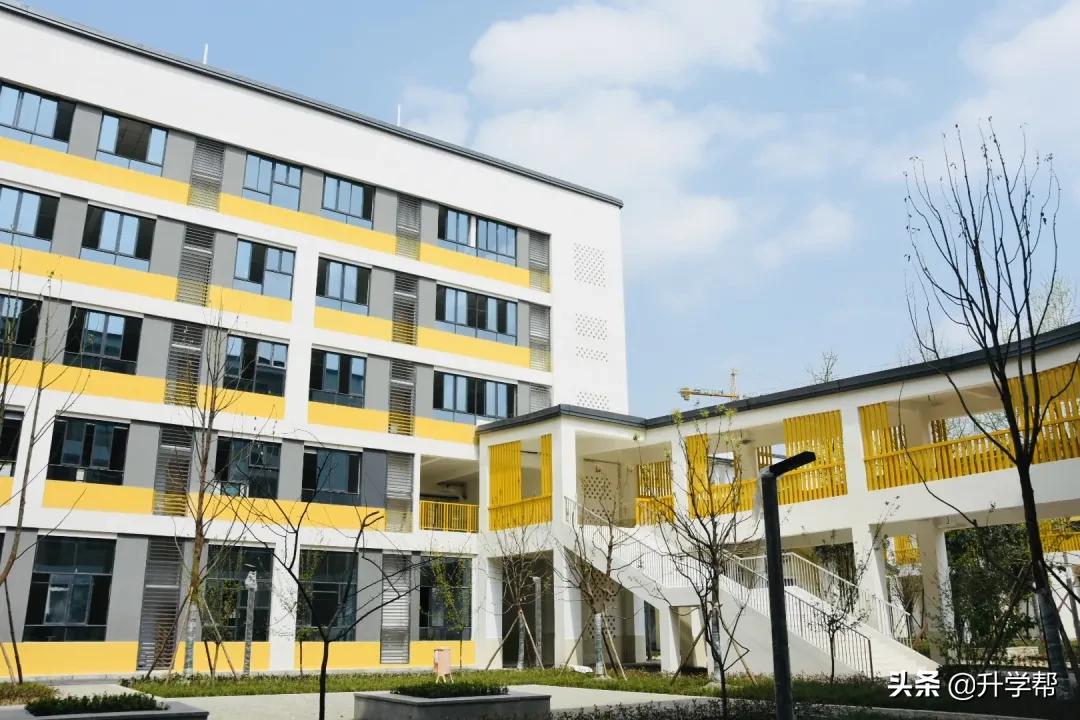 成都市天府新区新修学校,成都市建设学校老校区虎头山