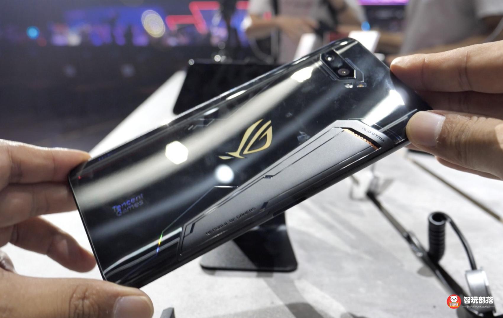 华硕ROG游戏手机2体验评测：骁龙855+鸡血强芯，腾讯定制售价真香