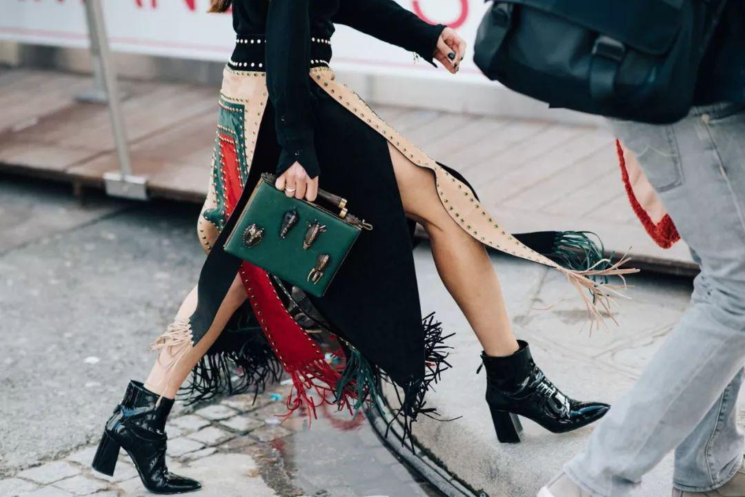 新买的鞋子总是磨脚,新鞋磨后脚跟有什么好方法处理吗