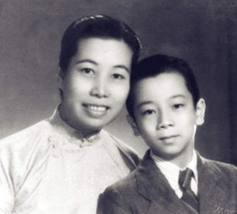 郭沫若嘲讽鲁迅“衣冠*兽禽**”，鲁迅五个字回应郭沫若，形象又贴切