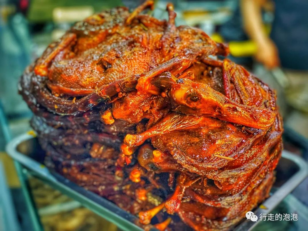 「岳阳攻略」被誉为“湖南夜宵扛把子”的烧烤城，还是小龙虾基地