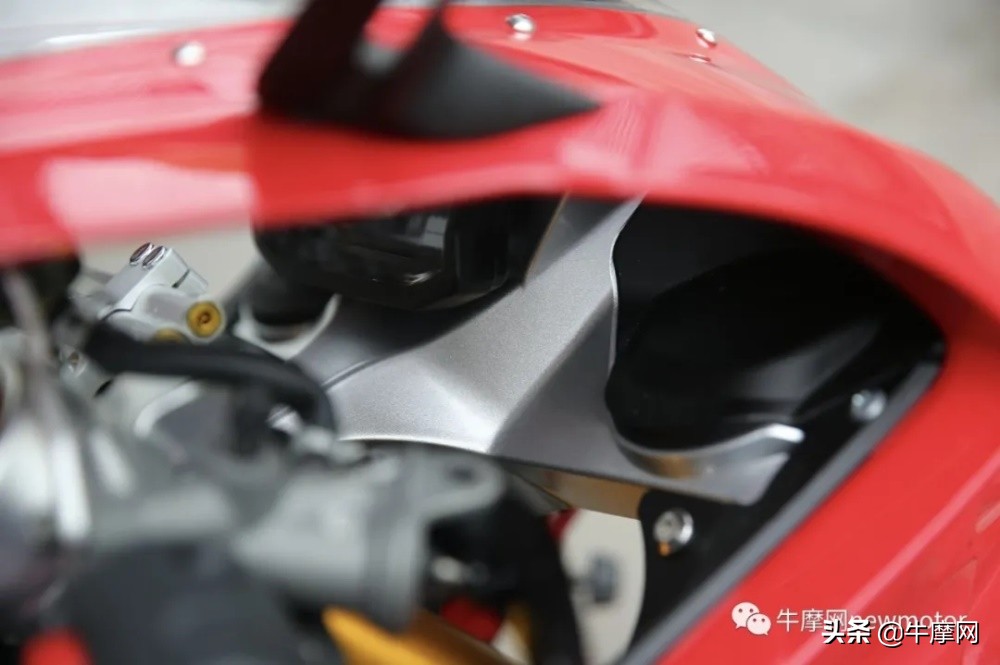 29990元起隆鑫500双缸平台跑车摩枭500RR上市