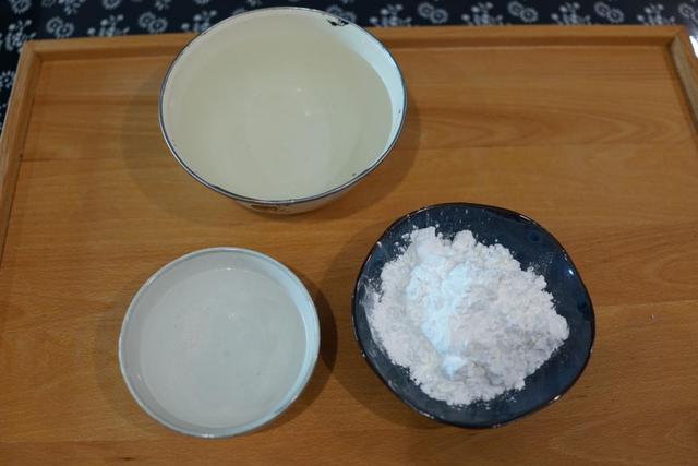 1碗面米粉5碗清水教你在家做凉粉,一碗面粉一碗水自制凉粉