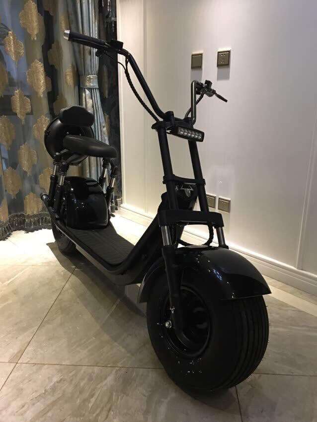 电动车中的另类，用宽轮引爆时尚，“哈雷式”握把不只是炫酷！