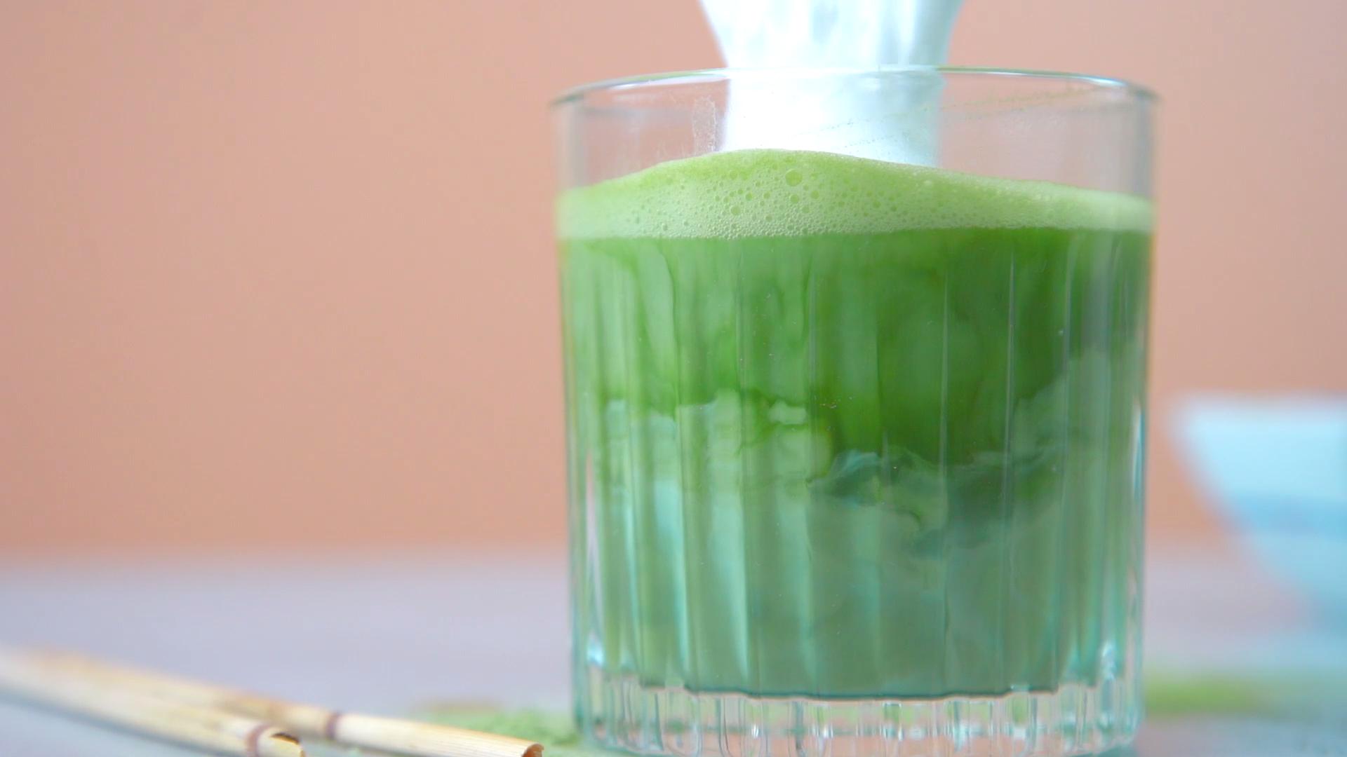 抹茶拿铁，学会之后就再也没去过奶茶店