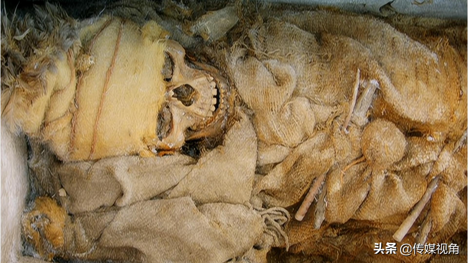 小河墓地所有尸骨样子,小河墓地被正式挖掘