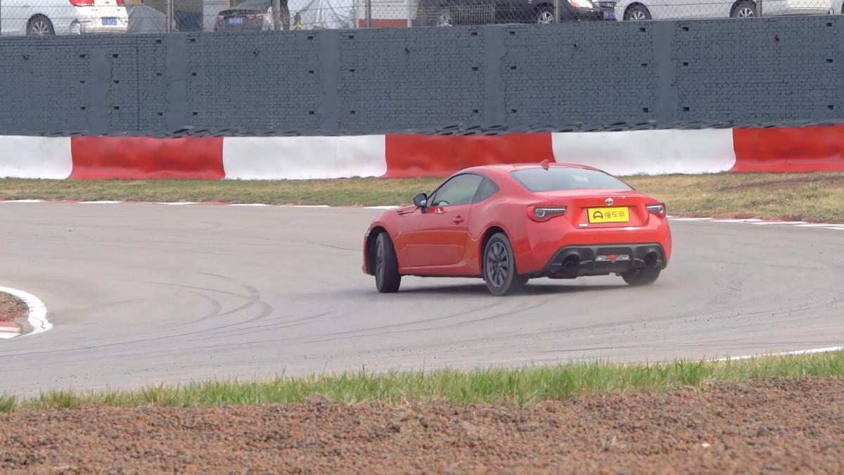 丰田跑车86深度体验,丰田ae86漂移