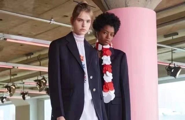 prada线上发布2021春夏系列,prada2021秋冬时装发布会时间