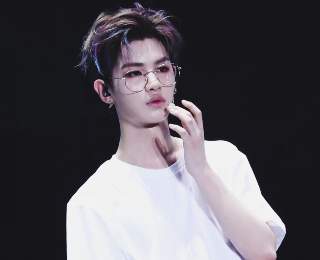 黄明昊justin最新一期明星大侦探,黄明昊justin明星大侦探跳舞