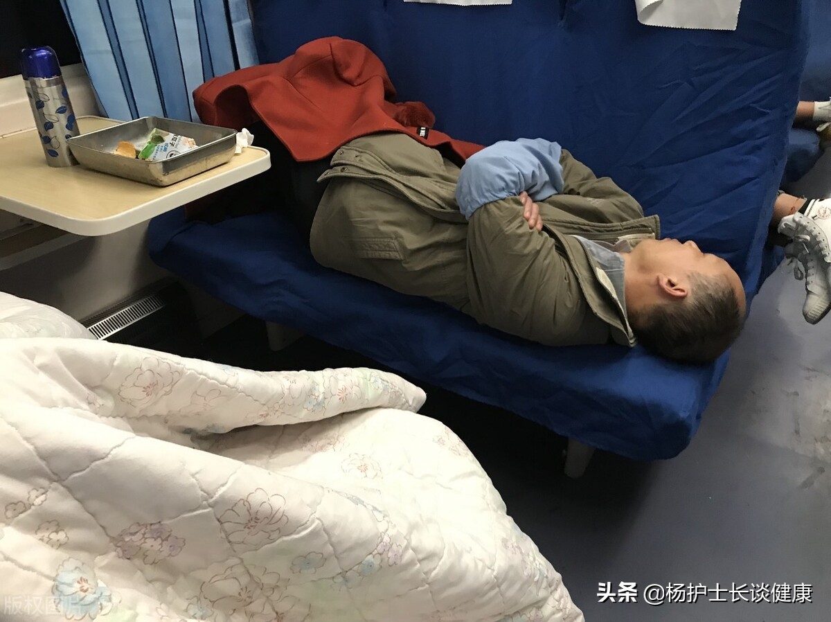 为什么哮喘老是在半夜发作,哮喘为什么在夜间容易发作