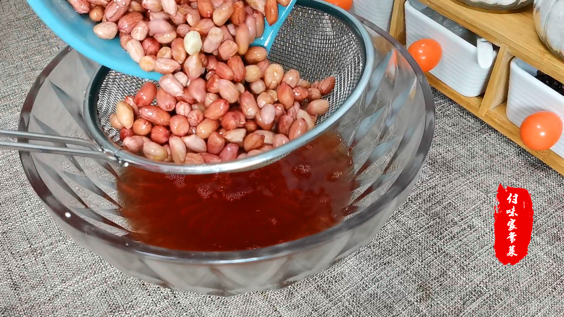 花生米要放凉了才脆吗,花生米煮完变黑如何处理