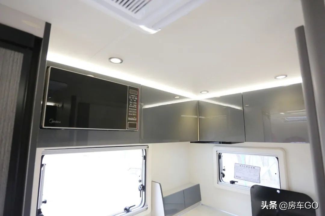 2.0t自动挡四驱越野房车13万左右,2.0t发动机8at轻卡房车