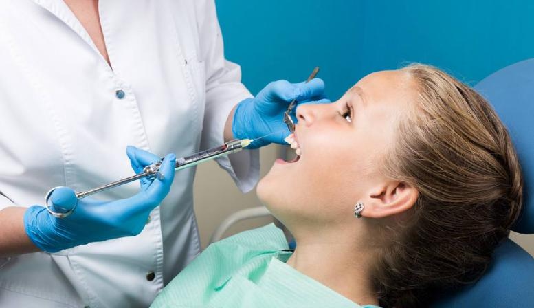 孩子乳牙别扔掉关键时能救命,乳牙千万不要硬拔