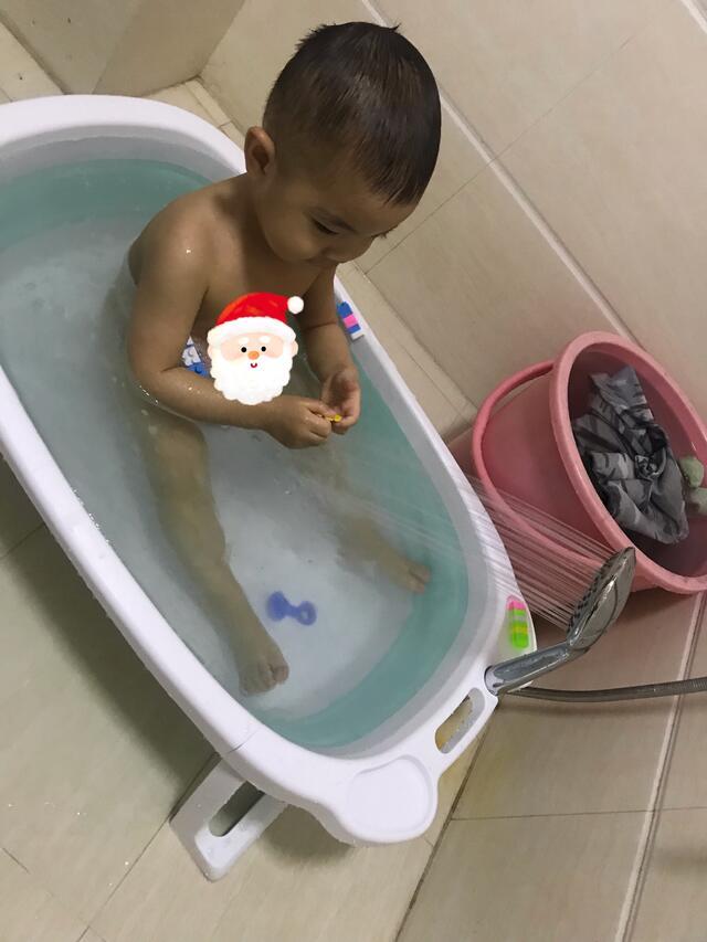 秋季宝宝背出汗怎么处理,易出汗的宝宝该怎样护理