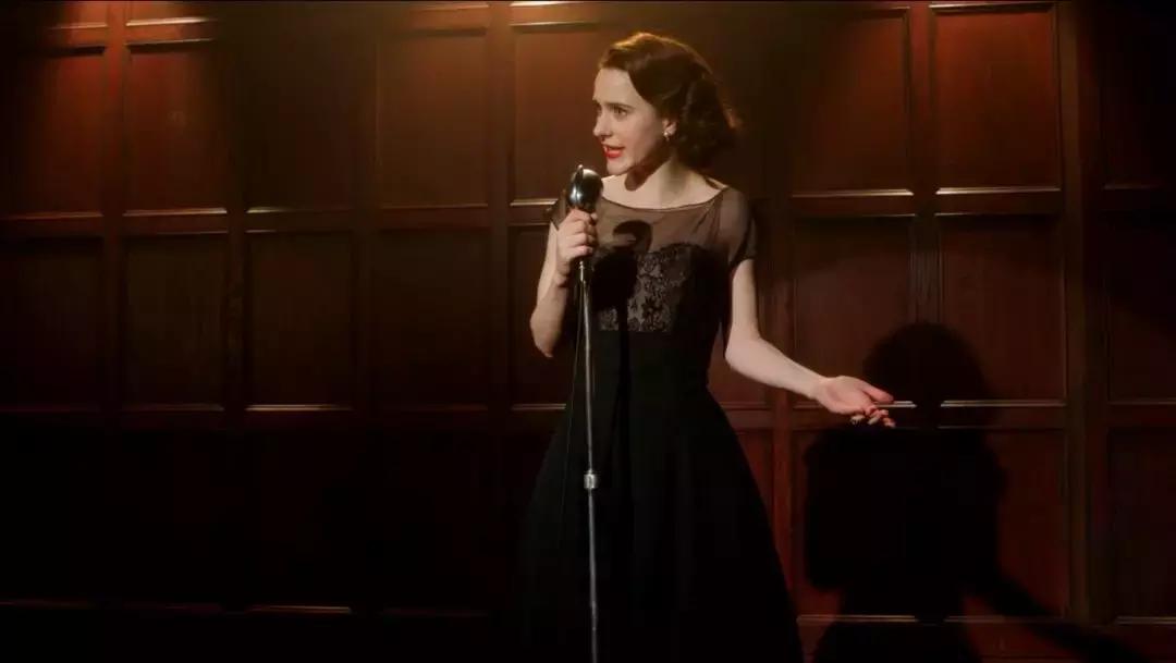 弃出轨前夫再惹桃花，纽约名媛离婚爆红，5000套美裙包裹励志大戏