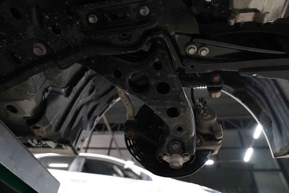 雷凌跟雷凌双擎底盘区别,21款雷凌底盘和24款雷凌底盘区别