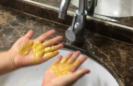 美缝剂粘在手上怎么去除掉,怎样将手上的瓷砖美缝剂清理干净