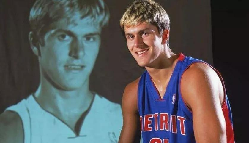 达科米利西奇隔扣安东尼,被安东尼过掉的后卫成为英超笑话