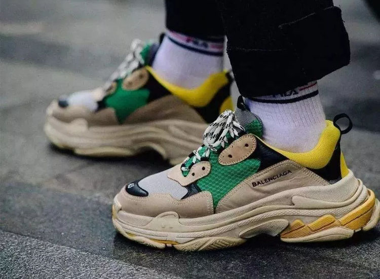 阿迪耐克折扣真的假的,国内买的阿迪耐克有真货吗