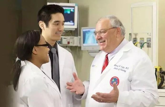 年底了，牙医又开始换东家？