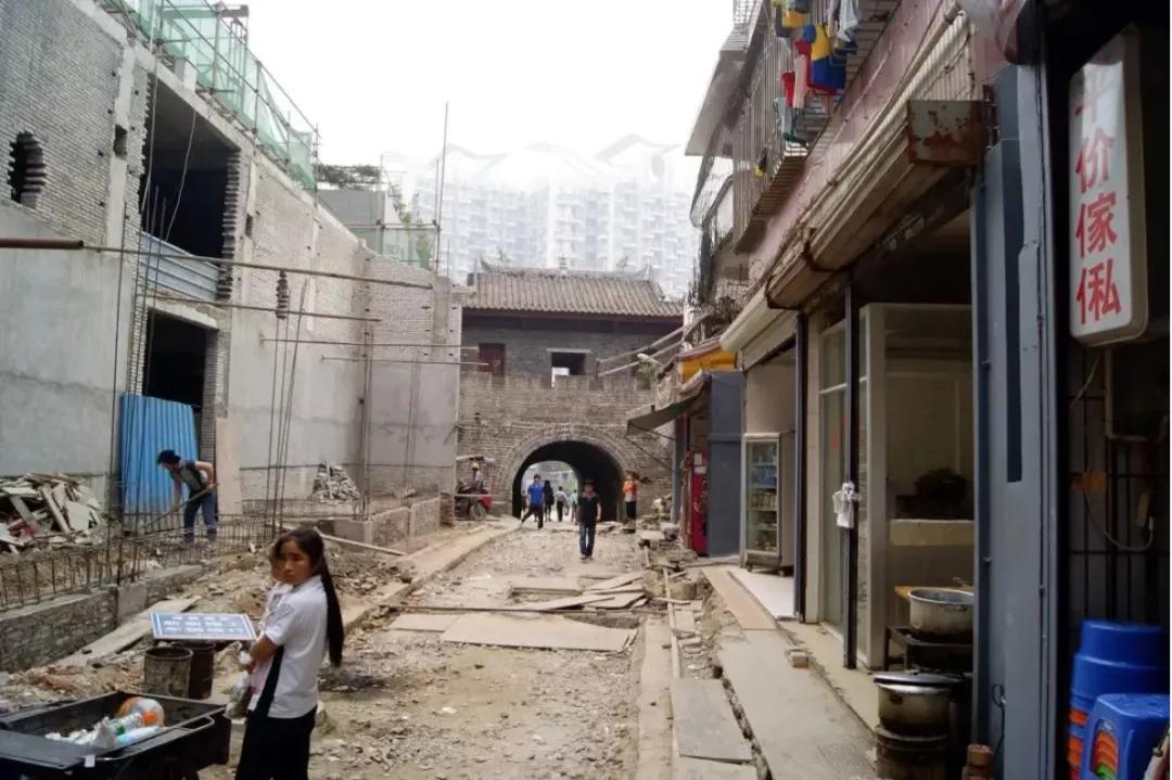 深圳花了17个月，“赶走了”居住在千年古城里的30000人