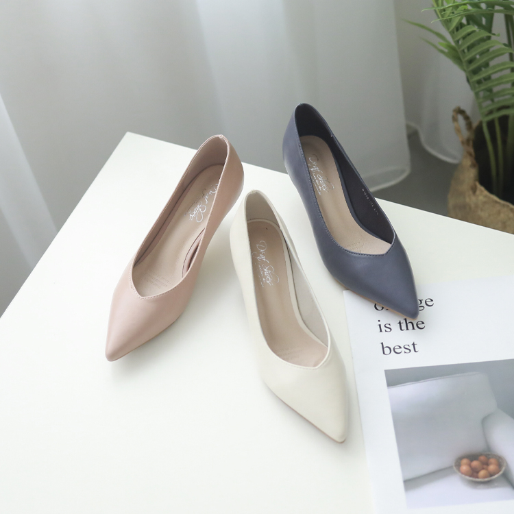 女生高跟鞋长袜穿搭技巧,高跟鞋怎么穿搭更好看