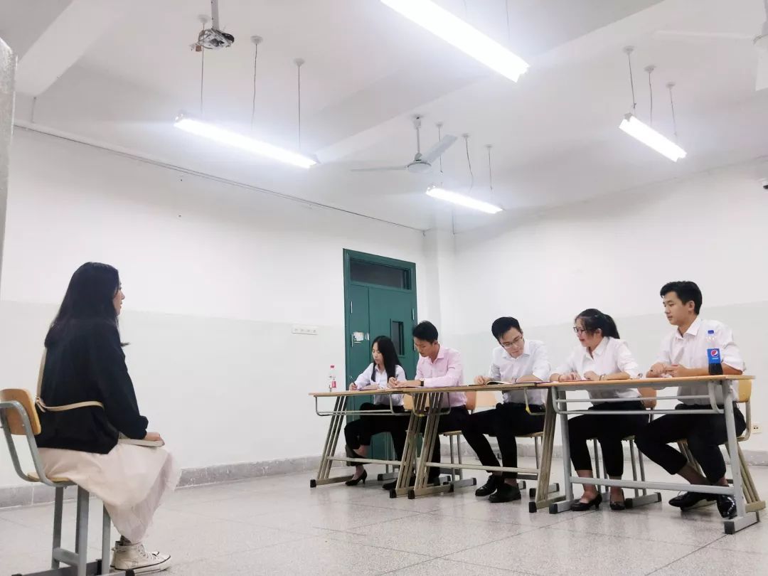 大四学生面试遇潜规则,大四面试时需要提哪些问题