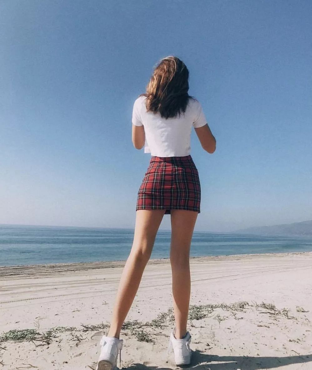 欧阳娜娜沉迷校服,欧阳娜娜优衣库水桶包