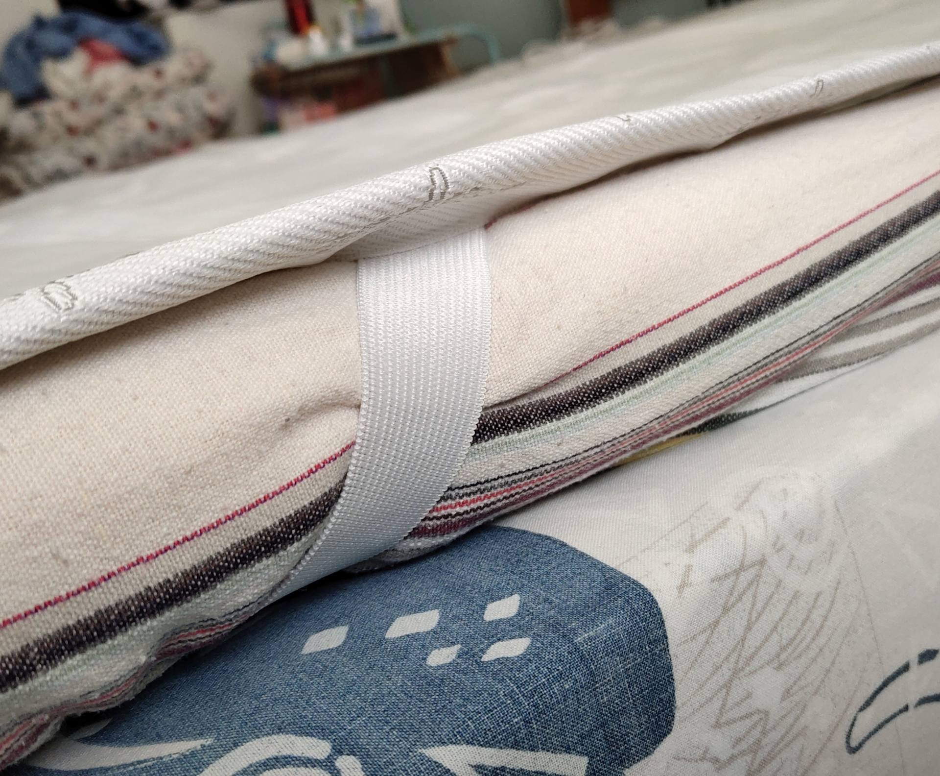 电热毯如何放在洗衣机里洗,可以拿到洗衣机洗的电热毯