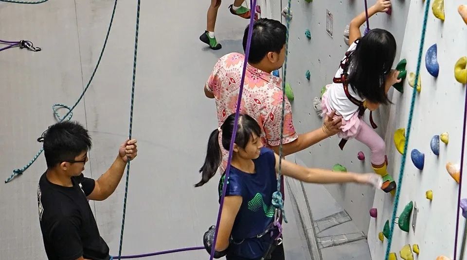 玩2小时游戏等于1000个仰卧起坐,玩2个小时才完成作业