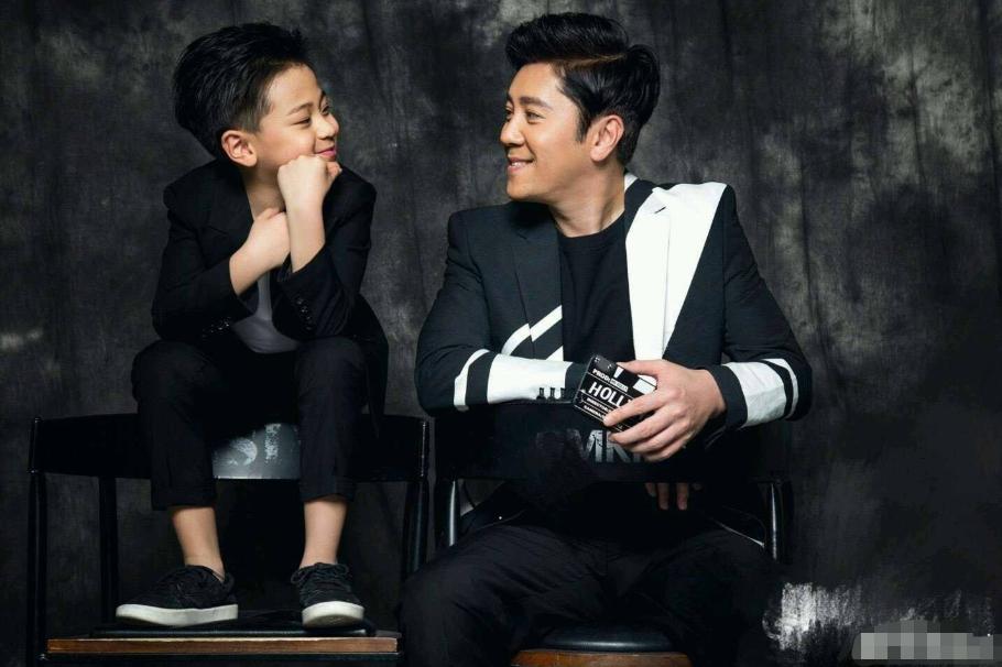 蔡国庆儿子晒奖杯获全科免考,蔡国庆儿子拿国际冠军感言