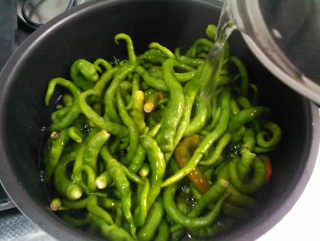 腌辣椒怎么腌制放一年不会坏的呢,腌辣椒怎么腌制放一年不会坏的