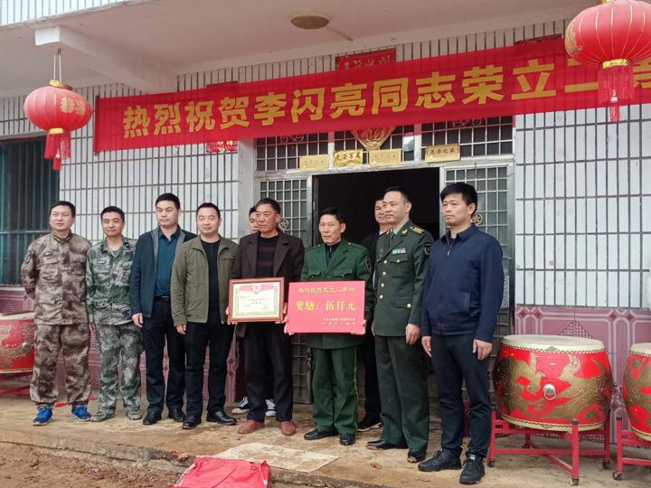 精忠报国退伍军人,精忠报国退伍老兵