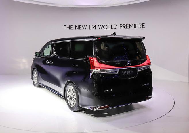 MPV中的劳斯莱斯！比埃尔法还夸张，雷克萨斯LM这次该加价多少？