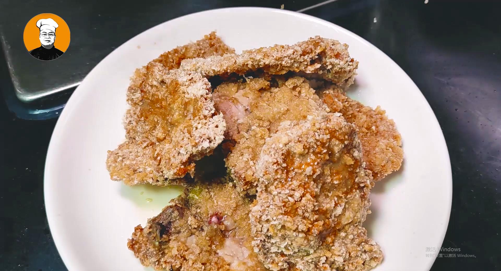 日式炸猪排外脆里嫩还多汁,鲜嫩多汁的炸猪排做法