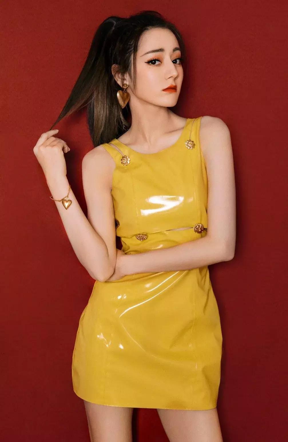 热巴当众撕衣服热舞,谁受得了