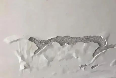 墙面返黄怎么处理,墙面泛碱原因和治疗方法