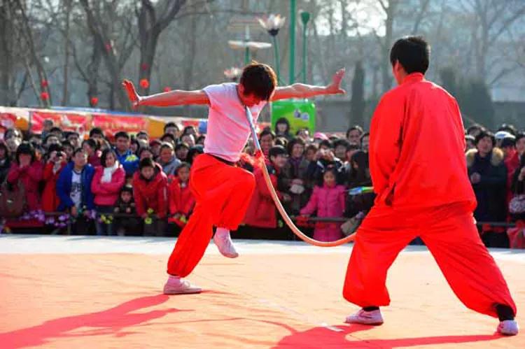 江湖卖药老头绝技,江湖打把式卖艺如何吆喝