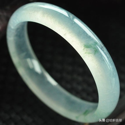 翡翠飘花戴身上会生长么,飘花翡翠戴久了变化图