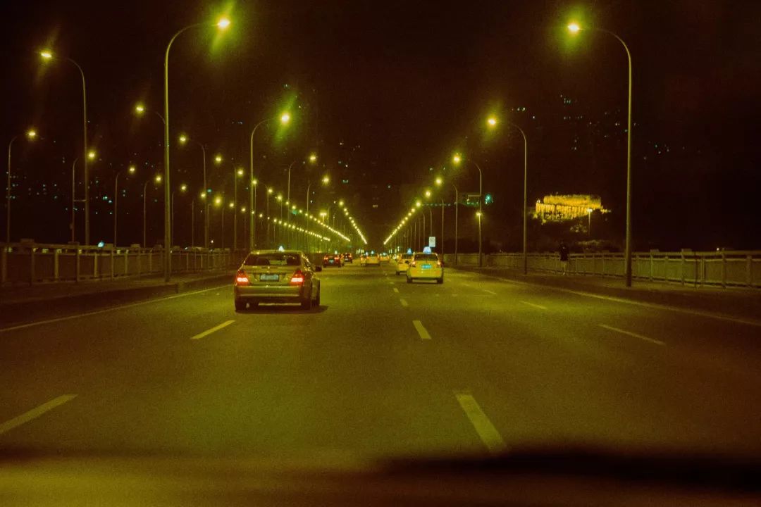 跟重庆出租车学车技,重庆最牛出租车司机带你体验