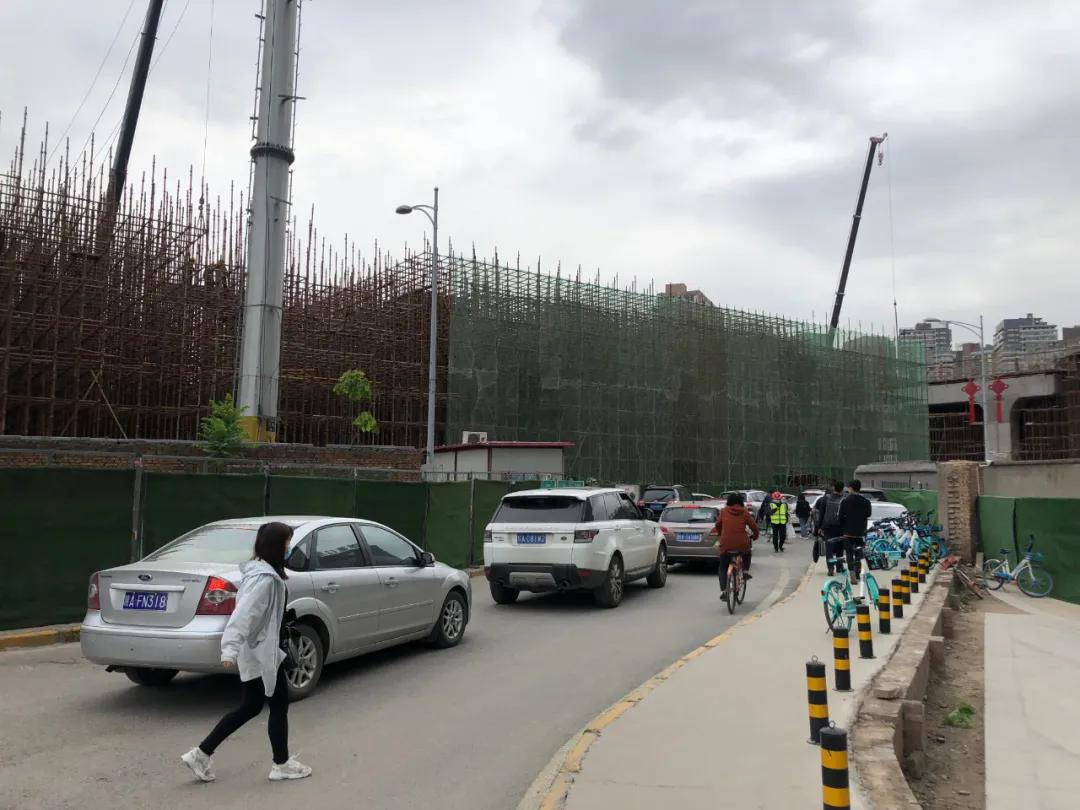 西郊堵车的视频,西郊交通路况