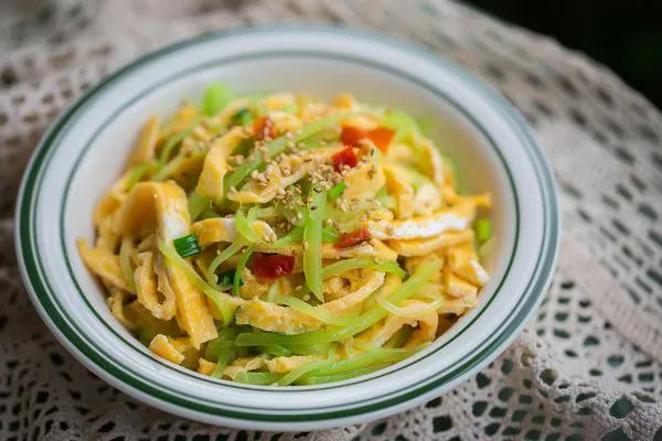 莴笋是焯水好还是直接炒,莴笋不要焯水和直接炒了教你一招