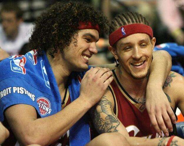 詹姆斯的职业生涯很传奇,詹姆斯赚了几亿财产