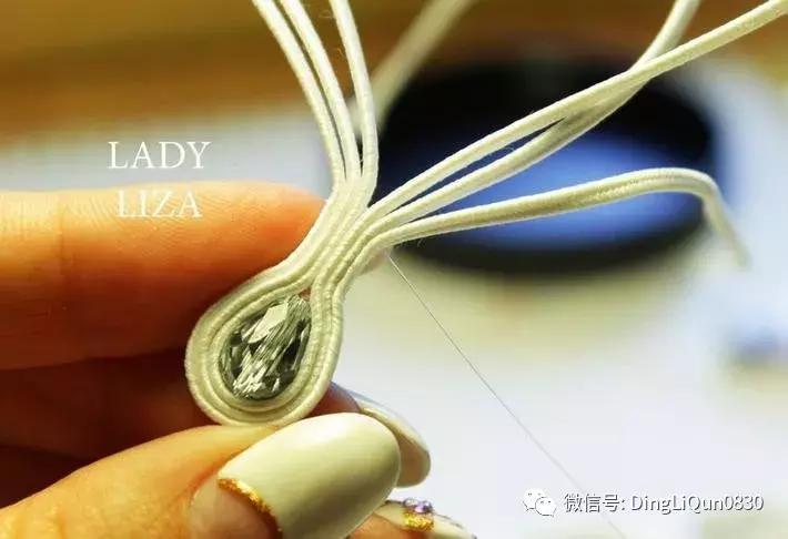 珍珠手工串珠教程,串珠教程简单优雅的s型珍珠耳坠