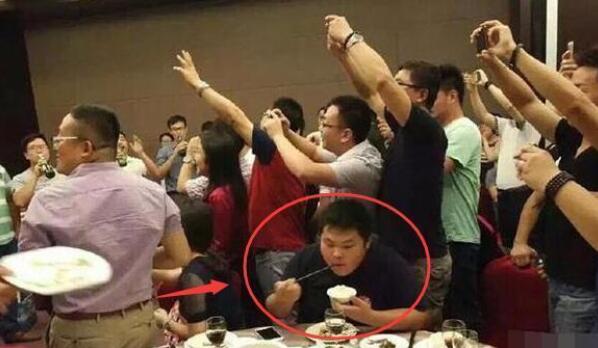 第一次跟女朋友见面送什么小礼物,第一次和女生约会她送我礼物