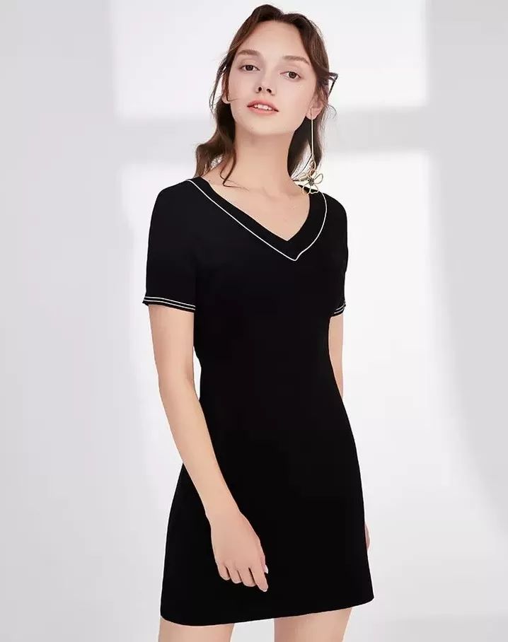 百变独特小黑裙,针织小黑裙高级感