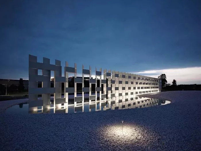 将灯光“玩成”了电影般的视觉盛宴-2019设博会访谈之王军