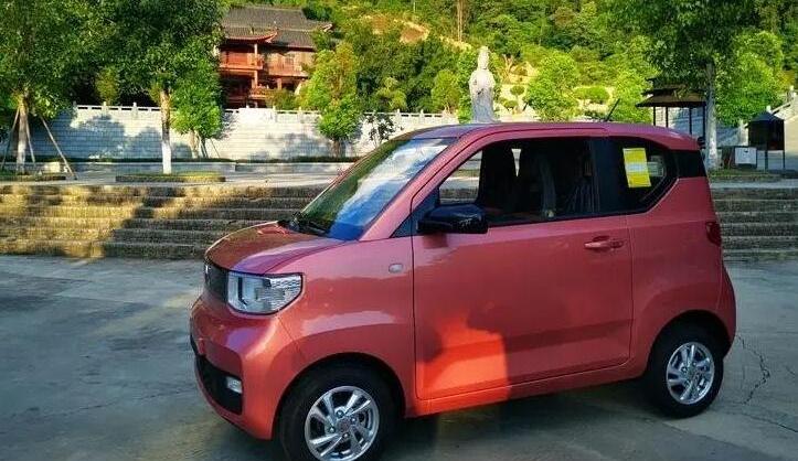 宏光mini一年卖了多少辆,宏光mini卖多少钱