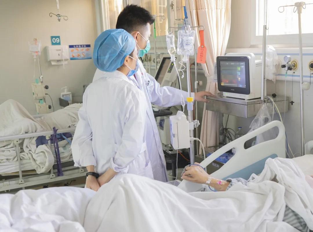 「勇闯禁区」95岁老奶奶腹胀如篮球，多科协作终克顽疾取巨瘤